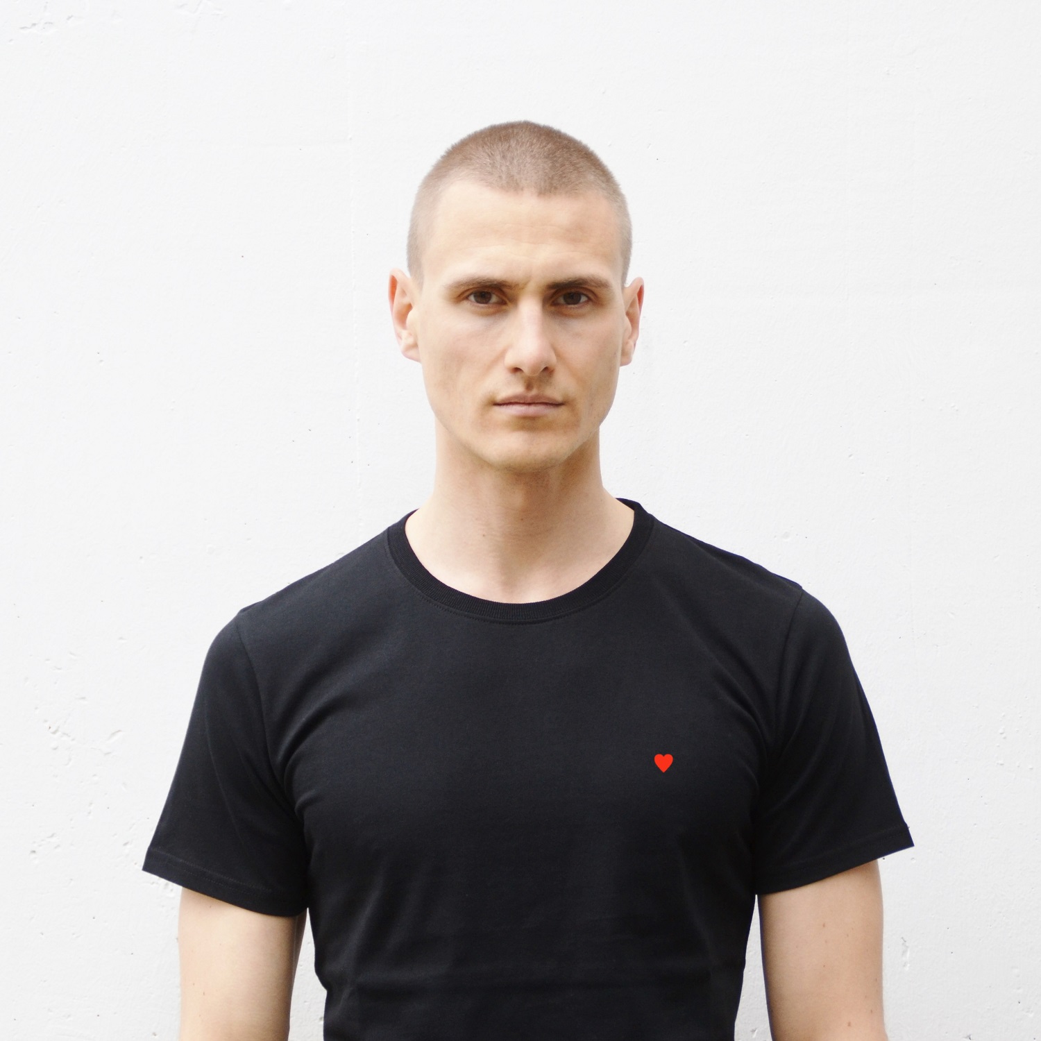 Classic Slim Fit Tee - Icon Heart - black