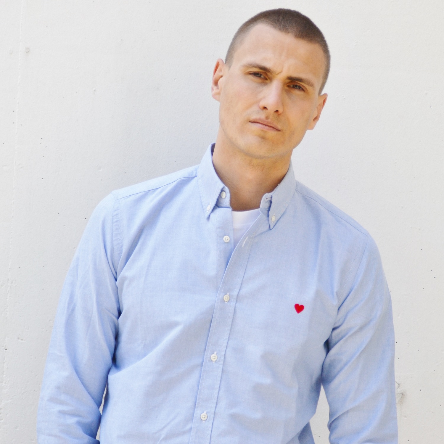 brosbi-icon-shirt-heart-light-blue